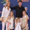 Steven Gerrard avec sa femme Alex et leurs trois filles lors de la cérémonie Nickelodeon Kids' Choice Sports Awards 2015 à Los Angeles le 16 juillet 2015. La famille s'agrandira avec la naissance d'un quatrième enfant en 2017.