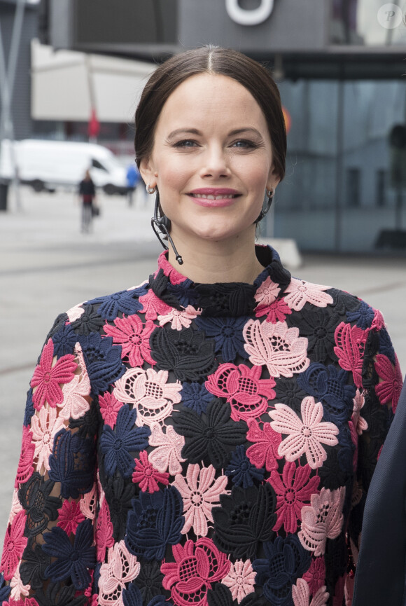 La princesse Sofia, enceinte, et le prince Carl Philip de Suède prenaient part le 7 mai 2017 au premier jour du 1er Forum mondial anti-harcèlement (World Anti-Bullying Forum) au Mall of Scandinavia à Stockholm.