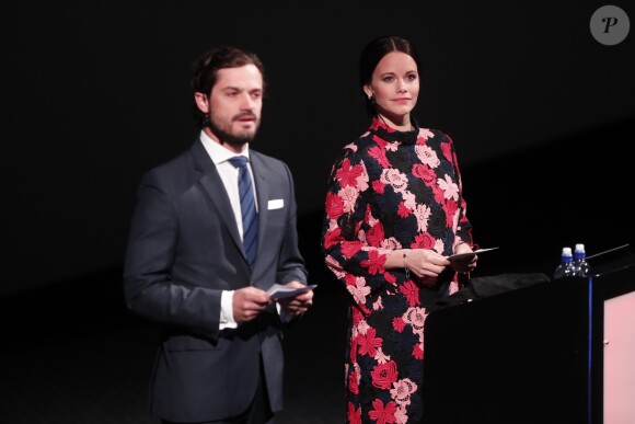 La princesse Sofia, enceinte, et le prince Carl Philip de Suède prenaient part le 7 mai 2017 au premier jour du 1er Forum mondial anti-harcèlement (World Anti-Bullying Forum) au Mall of Scandinavia à Stockholm.