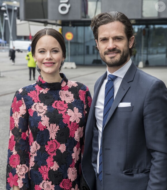 La princesse Sofia, enceinte, et le prince Carl Philip de Suède prenaient part le 7 mai 2017 au premier jour du 1er Forum mondial anti-harcèlement (World Anti-Bullying Forum) au Mall of Scandinavia à Stockholm.