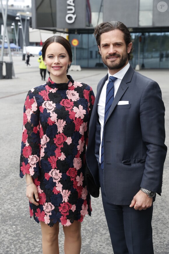 La princesse Sofia, enceinte, et le prince Carl Philip de Suède prenaient part le 7 mai 2017 au premier jour du 1er Forum mondial anti-harcèlement (World Anti-Bullying Forum) au Mall of Scandinavia à Stockholm.