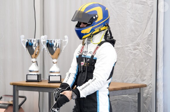 Le prince Carl Philip de Suède a réussi sa rentrée en STCC (Swedish Touring Car Championship), remportant la première course et se classant 2e de la seconde les 6 et 7 mai 2017 sur le circuit de Knutstorp.