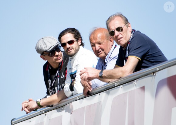 Le prince Carl Philip de Suède a réussi sa rentrée en STCC (Swedish Touring Car Championship), remportant la première course et se classant 2e de la seconde les 6 et 7 mai 2017 sur le circuit de Knutstorp.