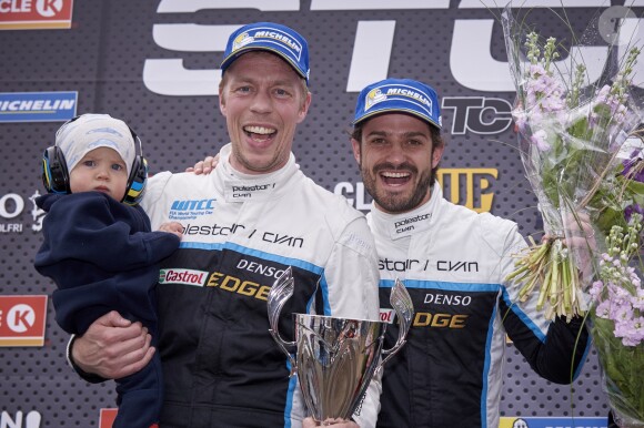 Le prince Carl Philip de Suède a réussi sa rentrée en STCC (Swedish Touring Car Championship), remportant la première course et se classant 2e de la seconde les 6 et 7 mai 2017 sur le circuit de Knutstorp.