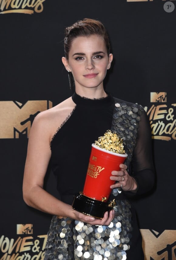 Emma Watson, habillée d'une robe Kitx, lors des ''2017 MTV Movie And TV Awards'' à Los Angeles, le 7 mai 2017.