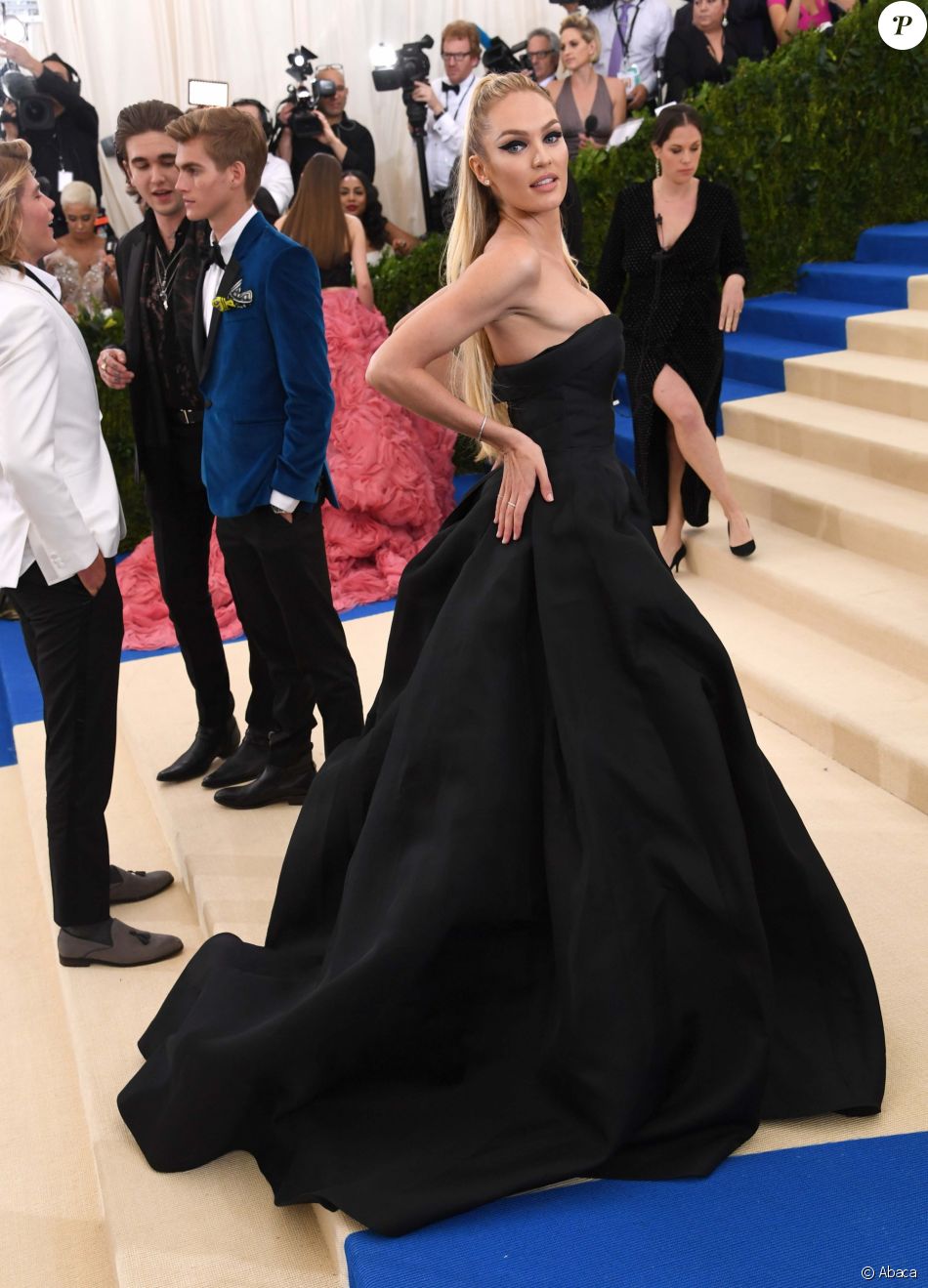 Candice Swanepoel au Met Gala 2017 à New York, le 1er mai 2017 ...