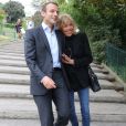 Emmanuel Macron et sa femme Brigitte Trogneux quittent la Maison de la Radio et vont déjeuner à Montmartre le 4 septembre 2016.