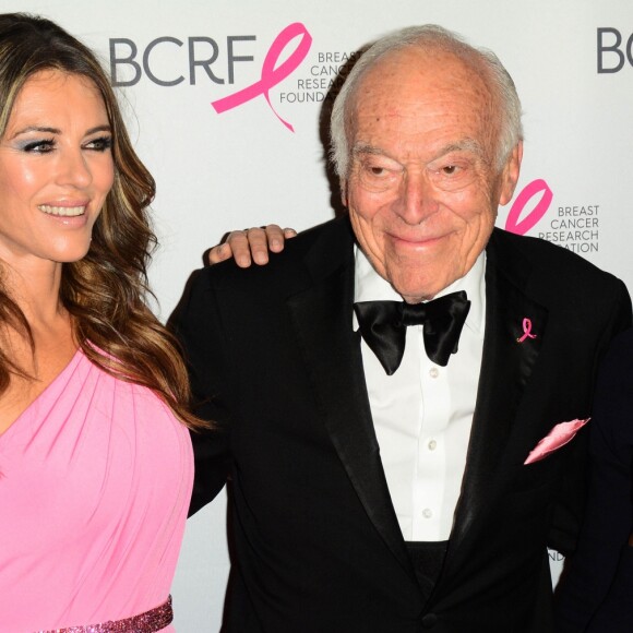 Elizabeth Hurley (Liz Hurley), Leonard Lauder et Victoria Beckham - People à la soirée "Super Nova Hot Pink Party" de la fondation "The Breast Cancer Research Foundation" à New York, le 12 mai 2017.