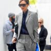 Victoria Beckham, en tailleur gris, quitte un immeuble de New York le 12 mai 2017.