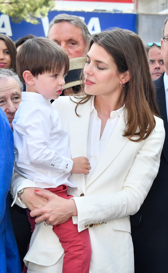 Charlotte Casiraghi et son fils Raphaël - Grand Prix de Formule E à Monaco le 13 mai 2017. © Michael Alesi / Bestimage E
