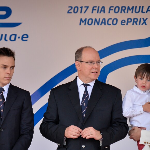 Louis Ducruet, le prince Albert II de Monaco, Charlotte Casiraghi et son fils Raphaël - Grand Prix de Formule E à Monaco le 13 mai 2017. © Michael Alesi / Bestimage