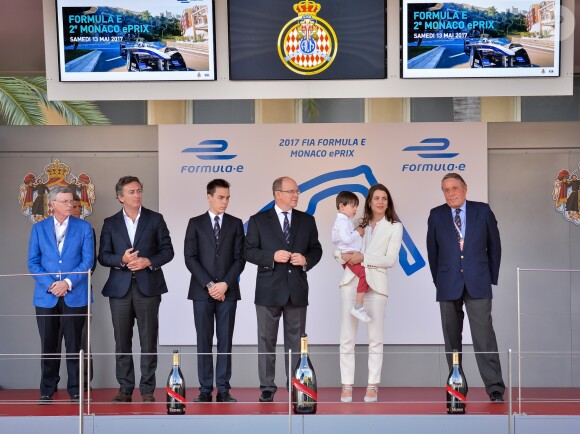 Alejandro Agag, créateur du championnat de Formule E , Louis Ducruet, le prince Albert II de Monaco, Charlotte Casiraghi et son fils Raphaël - Grand Prix de Formule E à Monaco le 13 mai 2017. © Michael Alesi / Bestimage