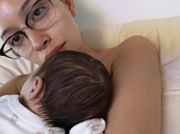 Christian Serratos, actrice de la série "The Walking Dead", a annoncé qu'elle était récemment devenue maman pour la première fois en posant avec son petit garçon le jour de la fête des mères, le 14 mai 2017