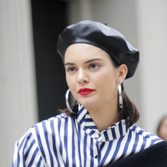 Kendall Jenner en pleine séance photo dans des tenues différentes au musée The Metropolitan au Grand Central de Park Avenue dans le quartier de Upper East Side à New York, le 4 mai 2017.