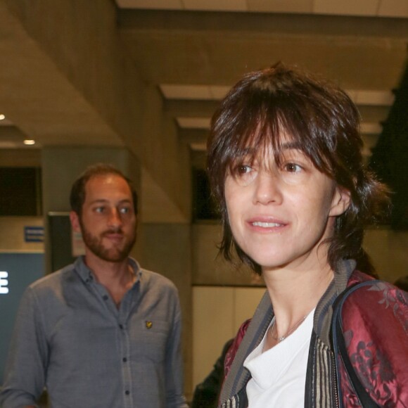 Charlotte Gainsbourg arrive à l'aéroport de Nice dans le cadre du 70ème Festival International du Film de Cannes, le 16 mai 2017.