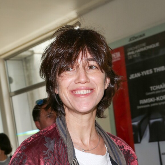 Charlotte Gainsbourg arrive à l'aéroport de Nice dans le cadre du 70ème Festival International du Film de Cannes, le 16 mai 2017.