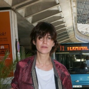 Charlotte Gainsbourg arrive à l'aéroport de Nice dans le cadre du 70ème Festival International du Film de Cannes, le 16 mai 2017.