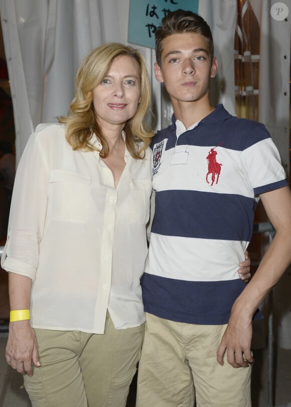 Valérie Trierweiler et son fils Léonard - Inauguration de la Fête des Tuileries à Paris le 26 juin 2015.