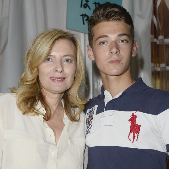 Valérie Trierweiler et son fils Léonard - Inauguration de la Fête des Tuileries à Paris le 26 juin 2015.