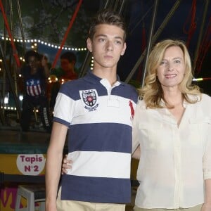 Valérie Trierweiler et son fils Léonard - Inauguration de la Fête des Tuileries à Paris le 26 juin 2015.