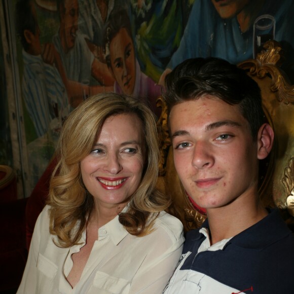 Valérie Trierweiler et son fils Léonard - Inauguration de la Fête des Tuileries à Paris le 26 juin 2015