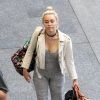 Liam Hemsworth et sa petite-amie Miley Cyrus prennent un vol à Brisbane en Australie le 1er mai 2016.