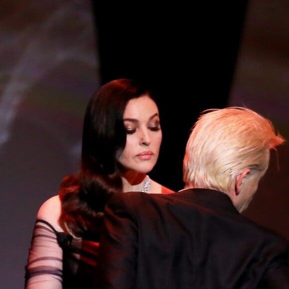 Monica Bellucci et Alex Lutz - Cérémonie d'ouverture du 70ème Festival International du Film de Cannes. Le 17 mai 2017 © Borde-Jacovides-Moreau / Bestimage  Opening ceremony of the 70th Cannes International Film festival. On may 17th 201717/05/2017 - Cannes