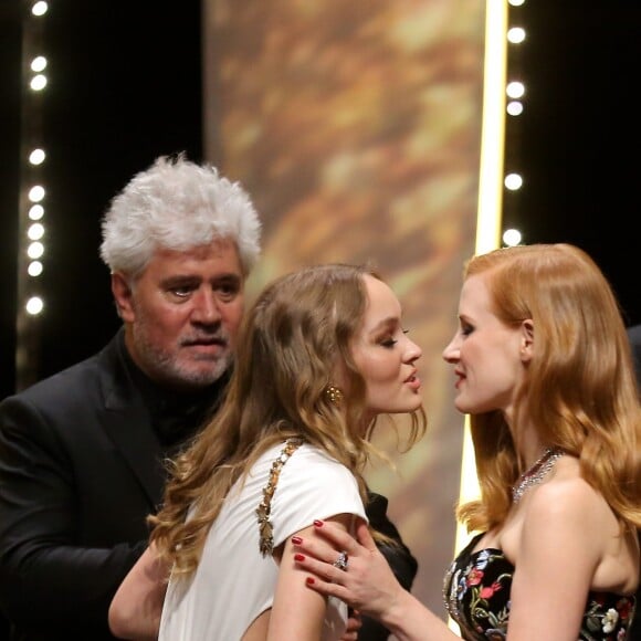 Lily-Rose Depp, le président du jury Pedro Almodovar, Jessica Chastain (bijoux Piaget) - Cérémonie d'ouverture du 70ème Festival International du Film de Cannes. Le 17 mai 2017 © Borde-Jacovides-Moreau / Bestimage  Opening ceremony of the 70th Cannes International Film festival. On may 17th 201717/05/2017 - Cannes