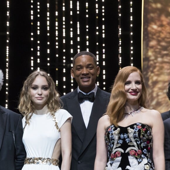 Monica Bellucci, le président du jury Pedro Almodovar, Lily-Rose Depp, Will Smith, Jessica Chastain (bijoux Piaget), Asghar Farhadi et Paolo Sorrentino - Cérémonie d'ouverture du 70ème Festival International du Film de Cannes. Le 17 mai 2017 © Borde-Jacovides-Moreau / Bestimage  Opening ceremony of the 70th Cannes International Film festival. On may 17th 201717/05/2017 - Cannes