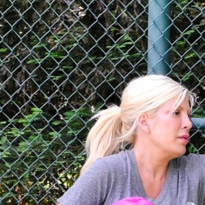 Exclusif - Tori Spelling se remet en forme après bébé avec son coach à Los Angeles, le 16 mai 2017