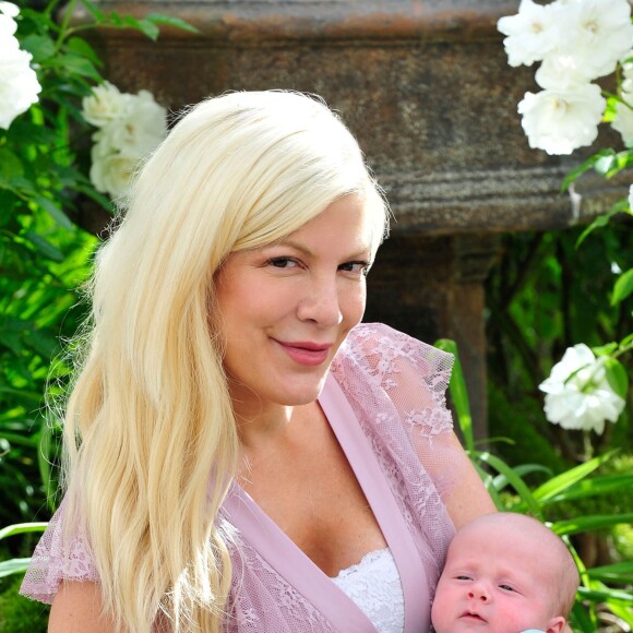Exclusif - Tori Spelling et son fils Beau Dean lors d'un shooting à Los Angeles, le 2 mai 2017