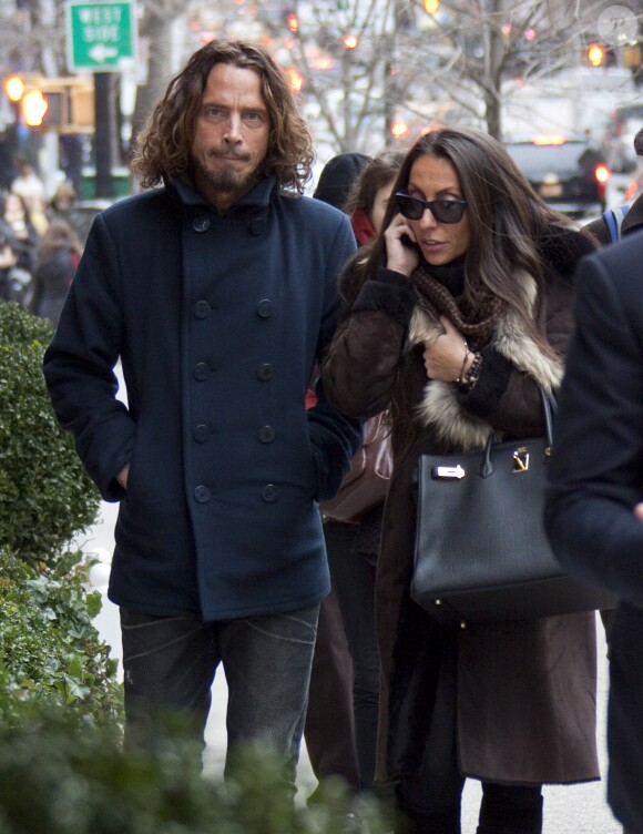 Exclusif - Chris Cornell se promene avec sa femme Vicky Karayiannis dans les rues de New York, le 15 janvier 2013.