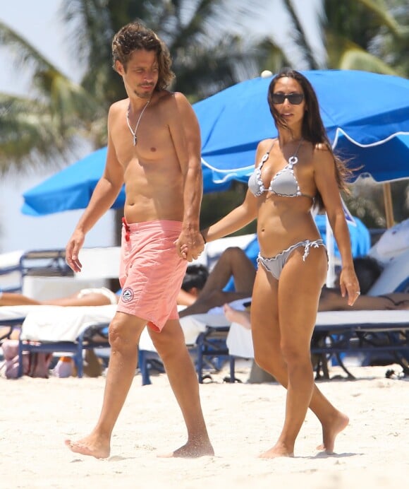 Exclusif - Le chanteur du groupe Soundgarden Chris Cornell avec sa femme Vicky Karayiannis et son fils Christopher en vacances a Miami le 6 aout 2013.