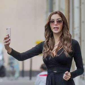 Nabilla Benattia et son compagnon Thomas Vergara sortent de l'hôtel Panache sur les Grands Boulevards avec leur amie et photographe Alix de Beer, vont ensuite dans la boutique "Royal Extensions" dans le 16ème arrondissement, puis se rendent à un shooting Place Vendôme à Paris, le 26 mars 2017. © Agence / Bestimage