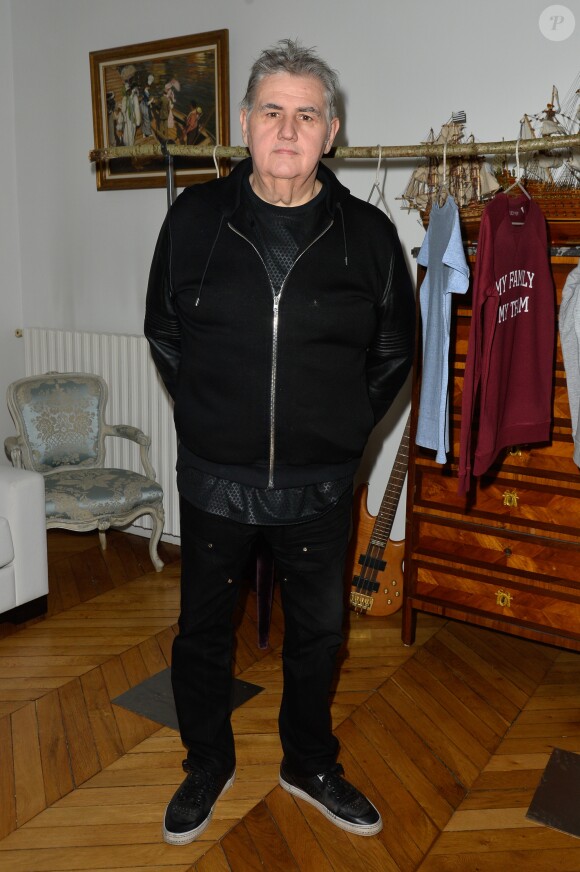 Exclusif - Pierre Ménès au cocktail organisé pour le lancement de "Lucky Mum", un Concept "Kids & Pets & Family Friendly" qui s'articule autour de sweats et t-shirts à messages destinés aux mamans et à la famille. Paris, le 10 mai 2017. © Olivier Borde-Guirec Coadic/Bestimage