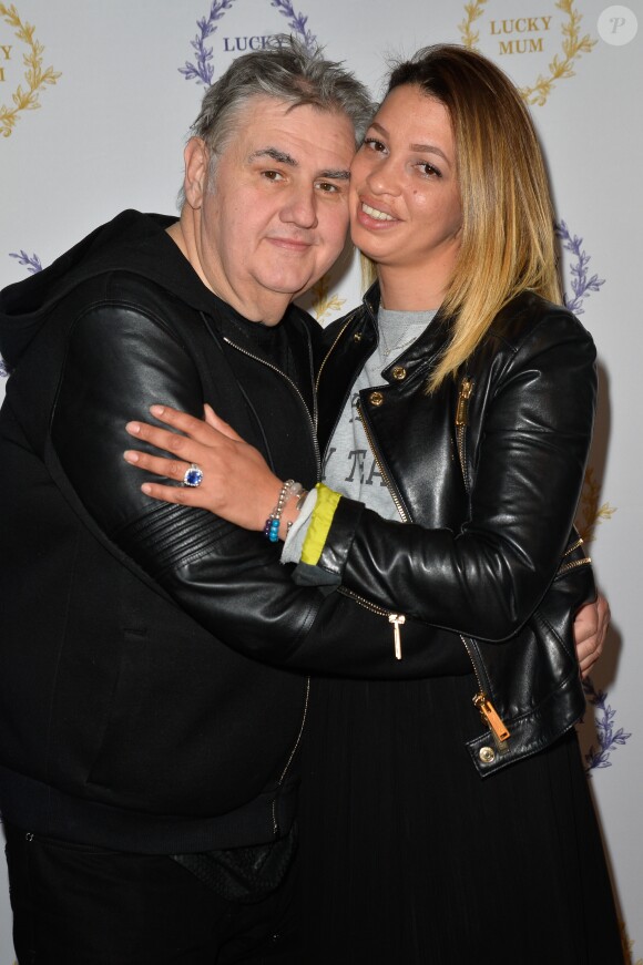 Exclusif - Pierre Ménès et sa compagne Melissa Acosta au cocktail organisé pour le lancement de "Lucky Mum", un Concept "Kids & Pets & Family Friendly" qui s'articule autour de sweats et t-shirts à messages destinés aux mamans et à la famille. Paris, le 10 mai 2017. © Olivier Borde-Guirec Coadic/Bestimage