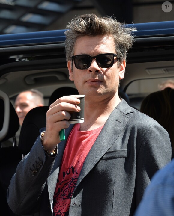 Exclusif - Benjamin Biolay devant l'entrée des artistes du Palais du Festival lors du 70ème Festival International du Film de Cannes, le 17 mai 2017. © Ramsamy Veeren/Bestimage
