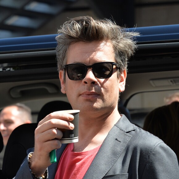 Exclusif - Benjamin Biolay devant l'entrée des artistes du Palais du Festival lors du 70ème Festival International du Film de Cannes, le 17 mai 2017. © Ramsamy Veeren/Bestimage