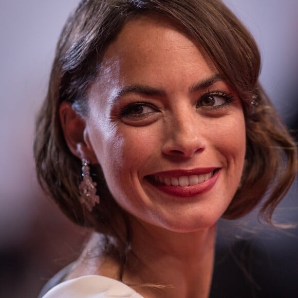 Bérénice Bejo (robe Alexis Mabille, bijoux Chaumet) - Montée des marches du film "Le Redoutable" lors du 70e Festival International du Film de Cannes. Le 21 mai 2017. © Borde-Jacovides-Moreau/Bestimage