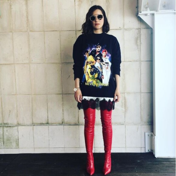 Photo de Marion Cotillard, habillée d'un pull Filles à Papa (collection automne-hiver 2017). Cannes, le 23 mai 2017.