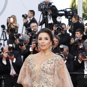 Eva Longoria - Montée des marches du film "Mise à Mort du Cerf Sacré" lors du 70ème Festival International du Film de Cannes. Le 22 mai 2017.  © Borde-Jacovides-Moreau/Bestimage