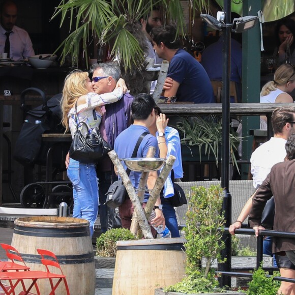 Exclusif - Jean-Marie Bigard et sa femme Lola vont fêter les 63 ans de Jean-Marie en amoureux au restaurant le Chalet des îles le 17 mai 2017.