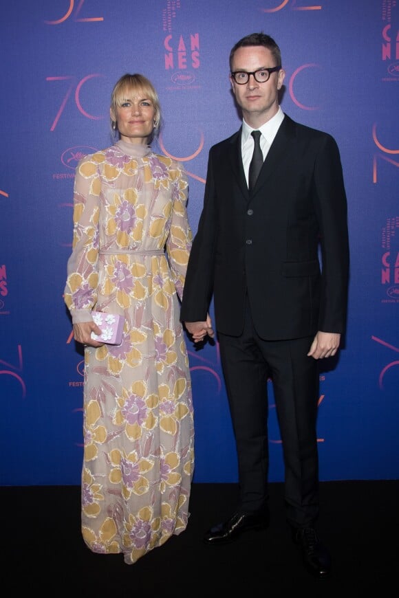 Liv Corfixen et son mari Nicolas Winding Refn - Photocall du dîner des 70 ans du Festival International du Film de Cannes. Le 23 mai 2017. © Borde-Jacovides-Moreau / Bestimage