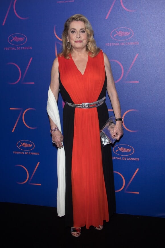 Catherine Deneuve - Photocall du dîner des 70 ans du Festival International du Film de Cannes. Le 23 mai 2017. © Borde-Jacovides-Moreau / Bestimage