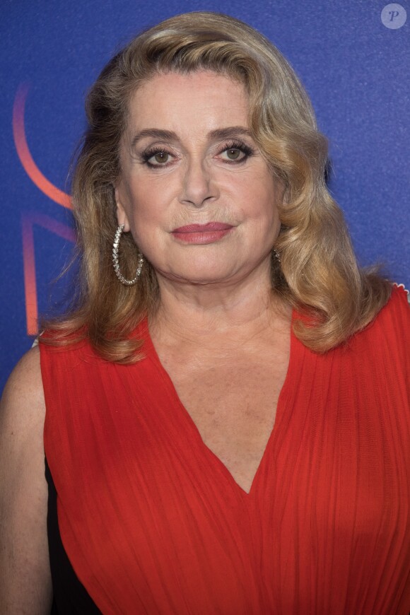 Catherine Deneuve - Photocall du dîner des 70 ans du Festival International du Film de Cannes. Le 23 mai 2017. © Borde-Jacovides-Moreau / Bestimage