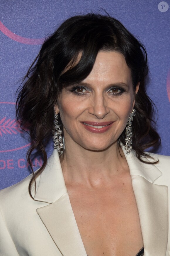 Juliette Binoche - Photocall du dîner des 70 ans du Festival International du Film de Cannes. Le 23 mai 2017. © Borde-Jacovides-Moreau / Bestimage