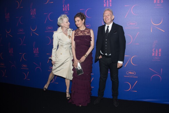 Tonie Marshall, Emmanuelle Devos et Jean-Paul Gaultier - Photocall du dîner des 70 ans du Festival International du Film de Cannes. Le 23 mai 2017. © Borde-Jacovides-Moreau / Bestimage