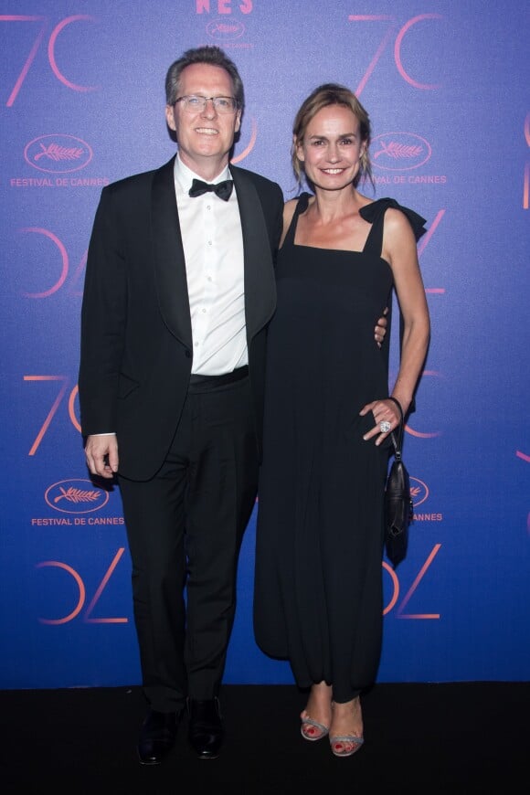 Guest et Sandrine Bonnaire - Photocall du dîner des 70 ans du Festival International du Film de Cannes. Le 23 mai 2017. © Borde-Jacovides-Moreau / Bestimage