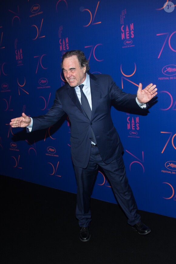 Oliver Stone - Photocall du dîner des 70 ans du Festival International du Film de Cannes. Le 23 mai 2017. © Borde-Jacovides-Moreau / Bestimage