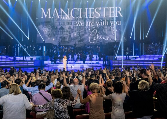 Céline Dion a rendu hommage aux victimes de l'attentat de Manchester, depuis Las Vegas, le 23 mai 2017